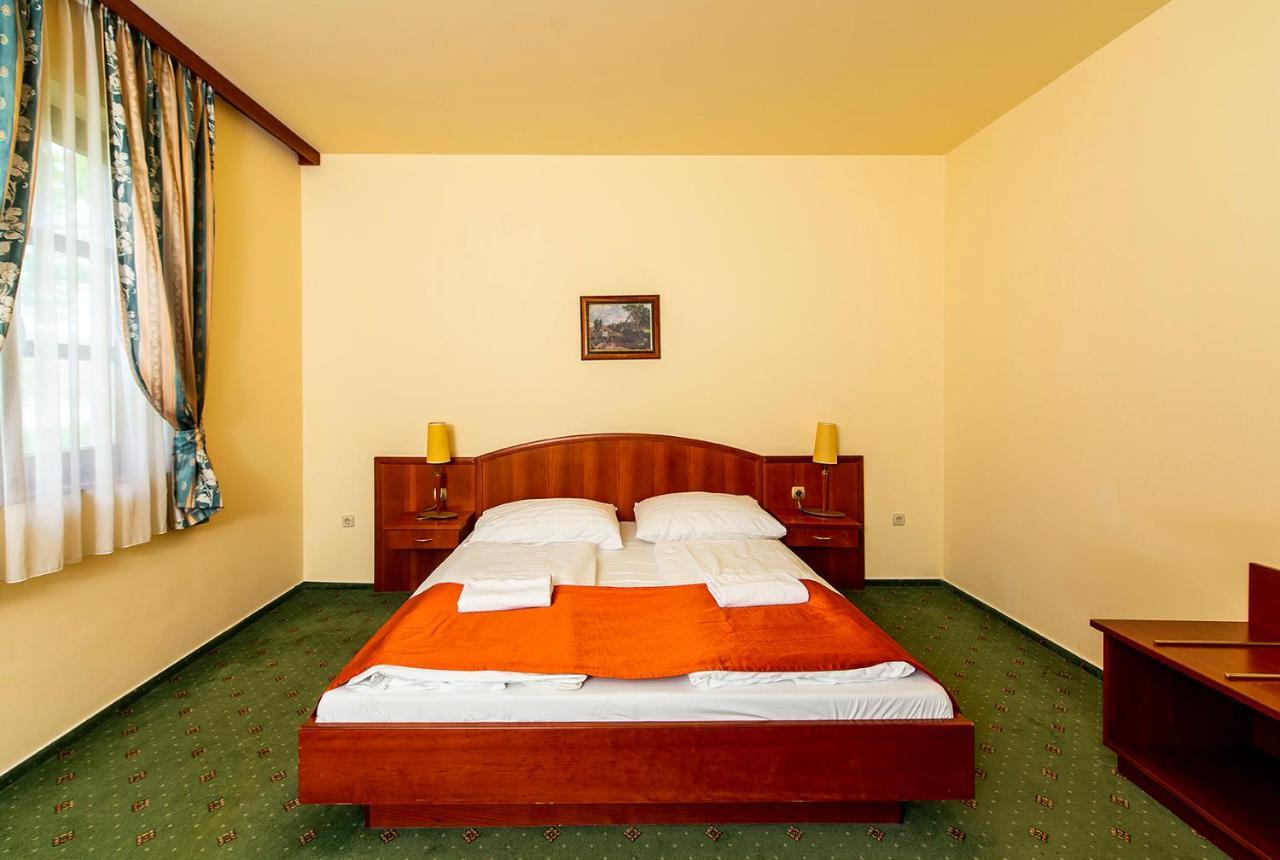 Gastland M0 Hotel & Conference Center Szigetszentmiklos Exterior photo
